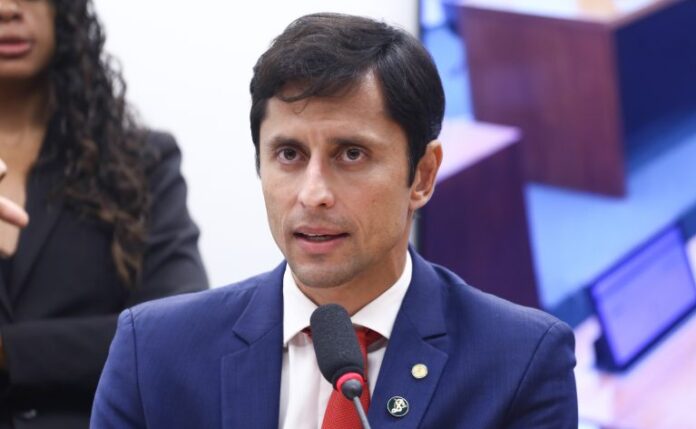 Comissão aprova novas regras para BPC e autoriza uso de Audiência Pública - Qualidade de vida dos Transplantados. Dep. Duarte Jr.(PSB-MA)