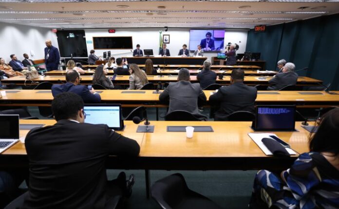 Governo e entidades defendem reforço na fiscalização e proteção ao Audiência Pública - BETs e Apostas Esportivas.