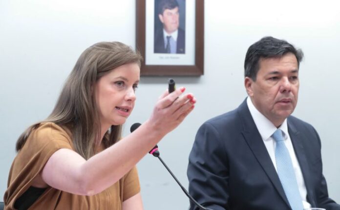 Relator da PEC da Segurança defende recursos federais para equipar Audiência Pública - Dilemas da segurança pública nos entes federativos. Diretora do Fundo Nacional de Segurança Pública do Ministério da Justiça e Segurança Pública - FNSP, Camila Pintarelli. Dep. Mendonça Filho (UNIÃO-PE)