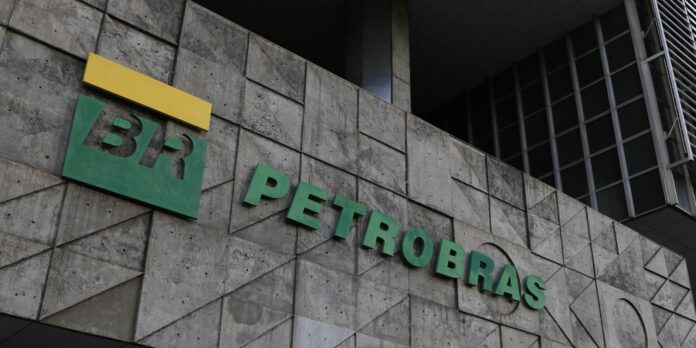 Petrobras anuncia lucro líquido de R$ 32,7 bi no terceiro trimestre Petrobras anuncia lucro líquido de R$ 32,7 bi no terceiro trimestre