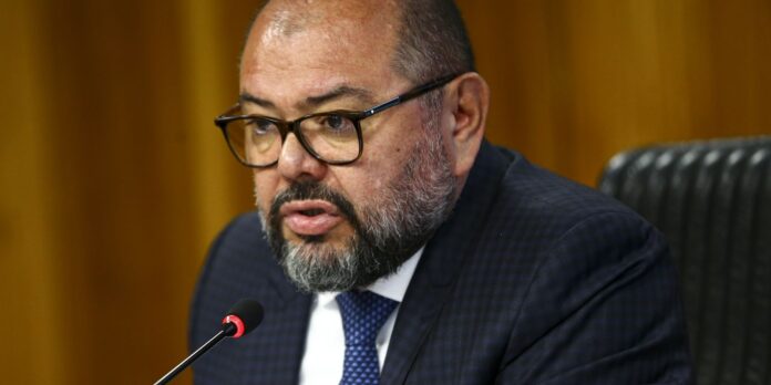 PF aponta ex-ministro de Bolsonaro como pilar institucional de desvios PF aponta ex-ministro de Bolsonaro como pilar institucional de desvios