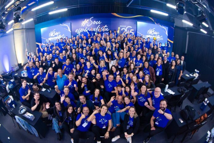 v2_9752e825-166b-4f3d-82bc-68465deb4bd2 A Convenção Ecoville 2025 mostrou que a evolução do setor de limpeza depende da combinação entre técnica, gestão e experiência do cliente.