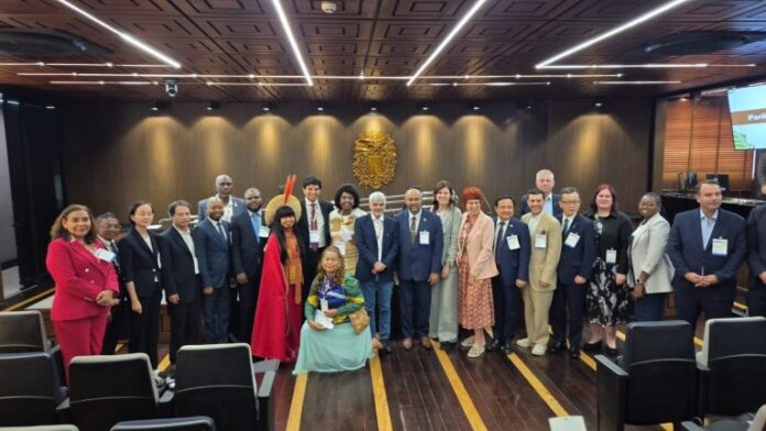 Parlamentares aprovam 25 diretrizes para enfrentar crise climática durante a Parlamentares aprovam 25 diretrizes para enfrentar crise climática durante a COP30 - Notícias