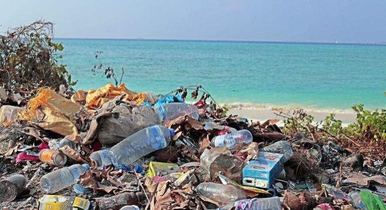 Tecnologia nuclear impulsiona combate global à poluição por plásticos