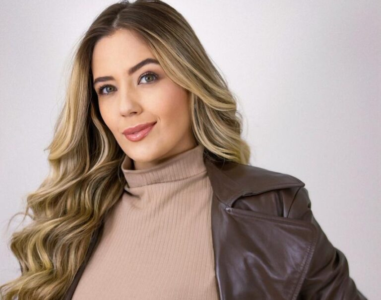 De voz espontânea a referência nacional: a evolução sofisticada de Caroline Cenatti no digital