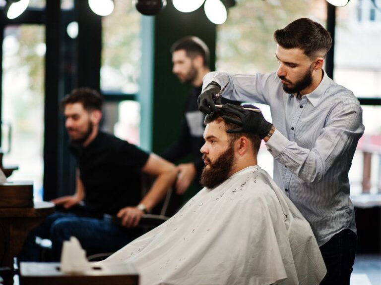 A ascensão do barbeiro-empreendedor e o novo modelo de liderança no mercado de serviços no Brasil