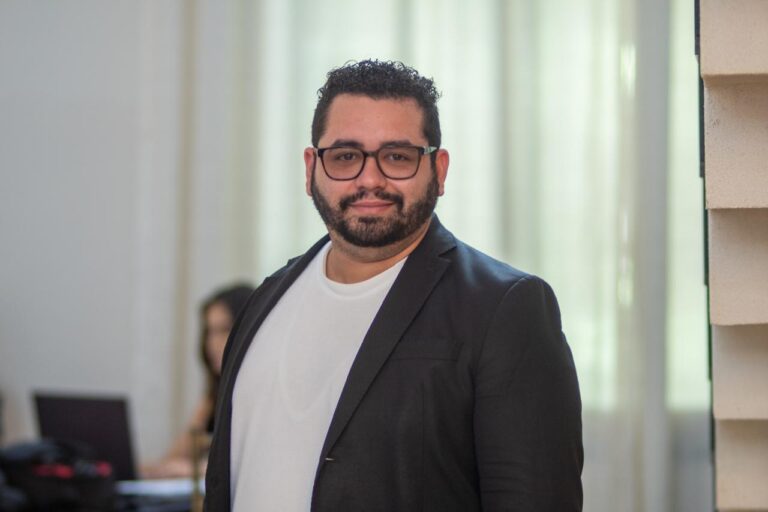 Da periferia ao doutorado: a trajetória acadêmica de Mikael dos Santos