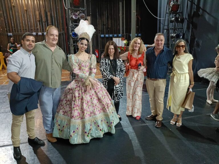 Embaixadores de Turismo do RJ Prestigiam “O Quebra-Nozes” no Theatro Municipal em Noite Especial de Natal