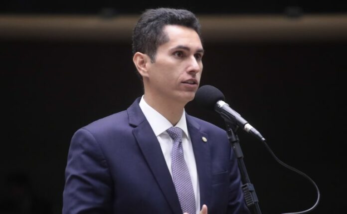 Comissão aprova representação de consumidores-geradores nos conselhos do setor elétrico Discussão e votação de propostas legislativas. Dep. Domingos Neto (PSD-CE)