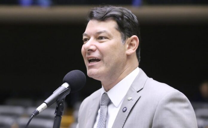 Comissão aprova ampliação de funções dos oficiais de Justiça - Discussão e Votação de Propostas Legislativas. Dep. Roberto Duarte (REPUBLICANOS - AC)