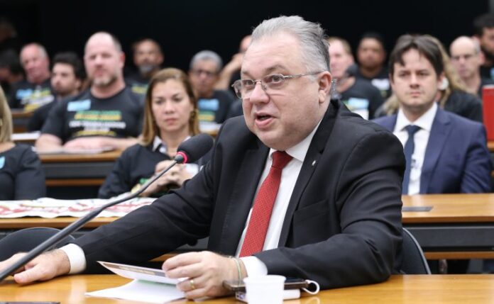 Comissão aprova bloqueio de pagamentos ligados a jogos ilegais e Audiência Pública - A Valorização dos empregados da Embrapa e da Codevasf. Dep. Florentino Neto (PT - PI)