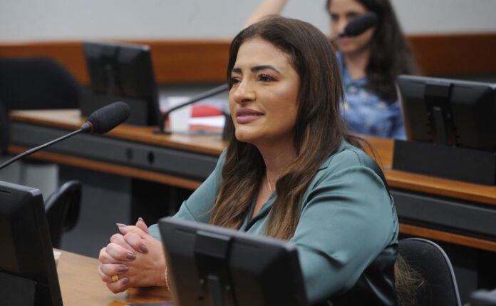 Comissão aprova requisição de dados de redes sociais em caso Audiência Pública - Tribuna Das Mulheres: Combate à violência de gênero. Dep. Ely Santos (REPUBLICANOS - SP)