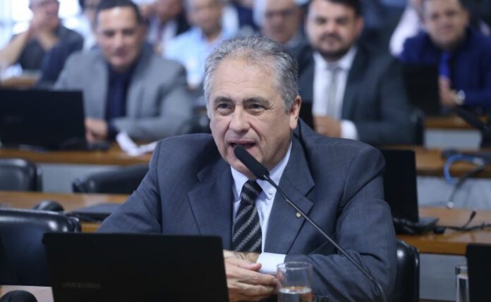 Dispõe sobre a isenção da cobrança da taxa de verificação Inicial e subsequente de taxímetro. Dep. Carlos Zarattini (PT - SP)