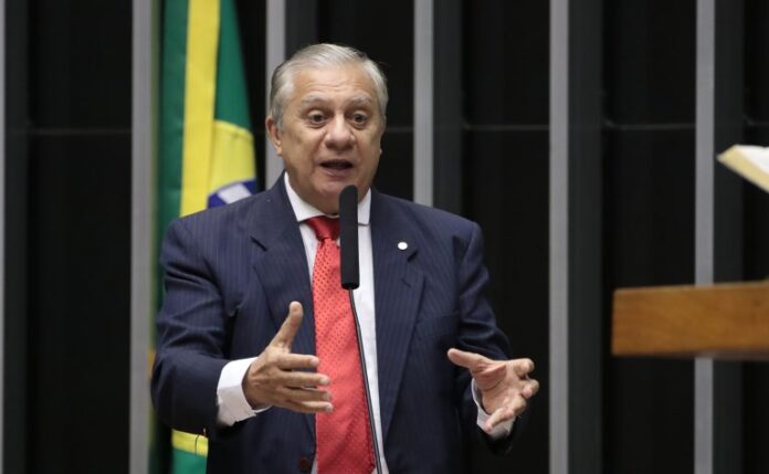 Comissão aprova projeto que cria o Estatuto do Turista - Discussão e votação de propostas legislativas. Dep. José Airton Félix Cirilo (PT-CE)