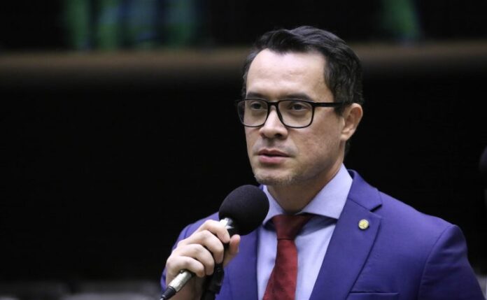 Comissão aprova incentivo à qualificação de pessoas com deficiência no Discussão e votação de propostas legislativas. Dep. Zé Haroldo Cathedral (PSD-RR)