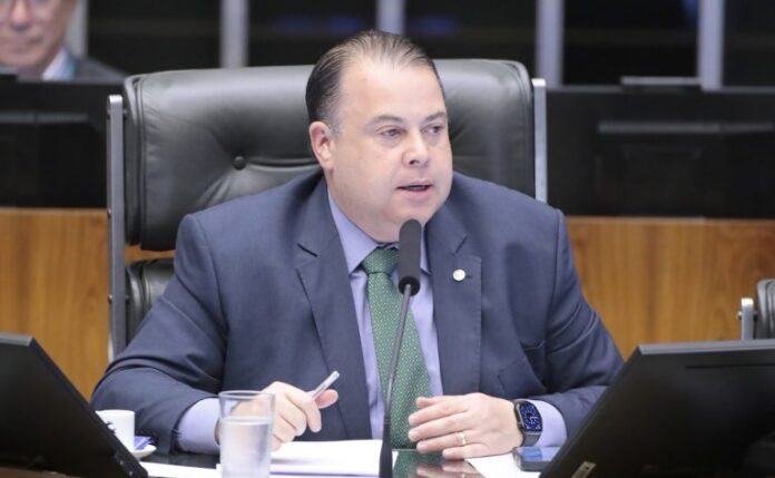 Comissão aprova incentivar projetos da sociedade civil voltados para idosos Homenagem aos 50 anos da Sociedade Esportiva do Gama. Dep. Júlio César Ribeiro (REPUBLICANOS - DF)