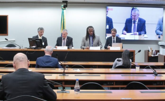 Especialistas divergem sobre aplicação de decisão do STF em planos Audiência Pública - STF e proibição de reajustes de Planos de Saúde após os 60 anos idade. Dep. Zé Silva (SOLIDARIEDADE - MG). Secretário Nacional - Secretaria Nacional dos Direitos da Pessoa Idosa (SNDPI), Alexandre da Silva. Membro - Representante - Centro Internacional de Longevidade Brasil (ILC-Brasil, )João Iotti.