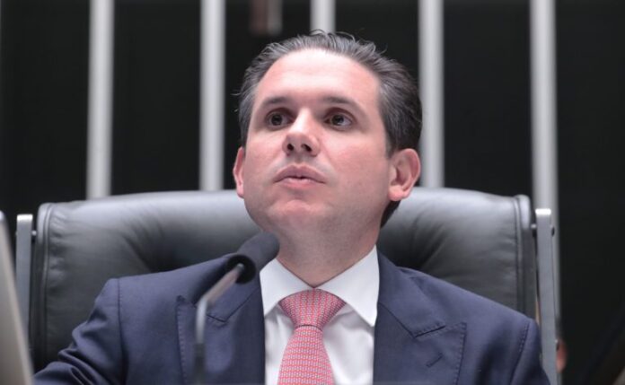 Aprovação de projeto que regulamenta a reforma tributária vai reduzir Discussão e votação de propostas legislativas. Presidente da Câmara dos Deputados, Hugo Motta (REPUBLICANOS - PB)