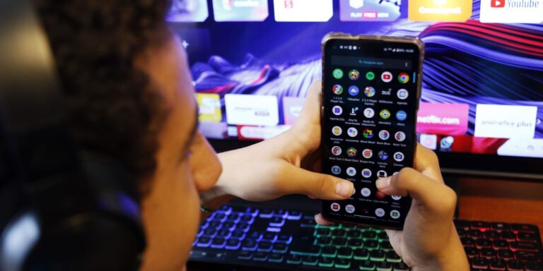 Especialistas elogiam lei australiana que proíbe redes a menores de 16