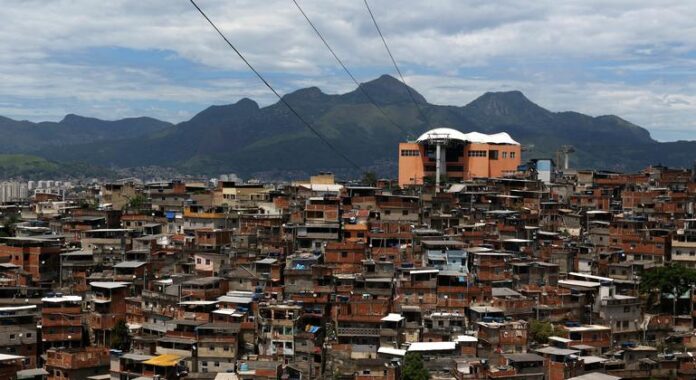Da favela à mudança: jovem impulsiona educação e inclusão digital no Brasil
