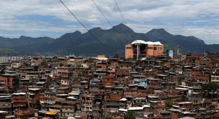 Da favela à mudança: jovem impulsiona educação e inclusão digital no Brasil