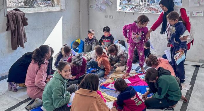 Destruição de escolas em Gaza coloca futuro de toda uma geração em risco, diz Unicef