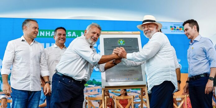 Lula diz que "falta vergonha na cara" a quem defende Lula diz que "falta vergonha na cara" a quem defende dono do Master