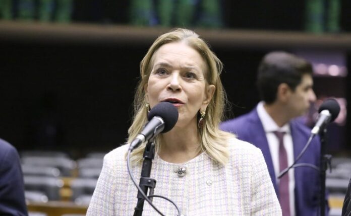 Comissão aprova projeto que permite levar bicicletas no transporte coletivo Discussão e votação de propostas legislativas. Dep. Lêda Borges (PSDB - GO)