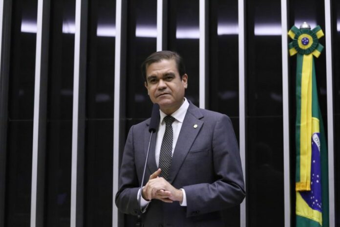 Comissão aprova prazo máximo de dez dias antes da viagem Discussão e votação de propostas legislativas. Dep. Mersinho Lucena (PP-PB)