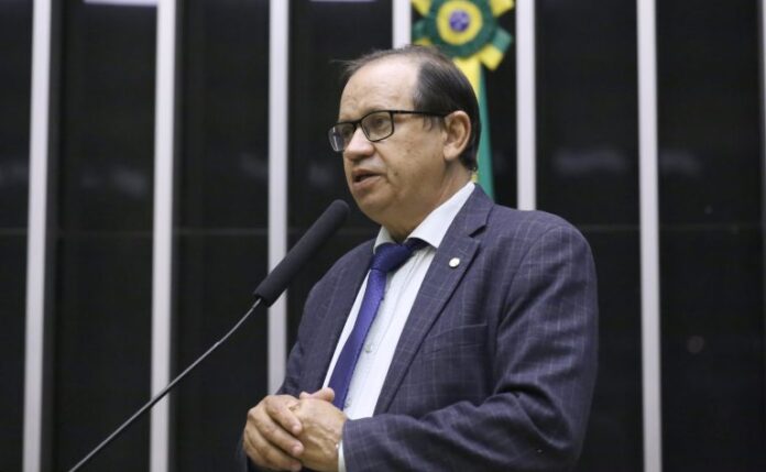 Comissão aprova isenção fiscal para estatais que constroem e vendem Discussão e votação de propostas legislativas. Dep. Eli Borges (PL - TO)