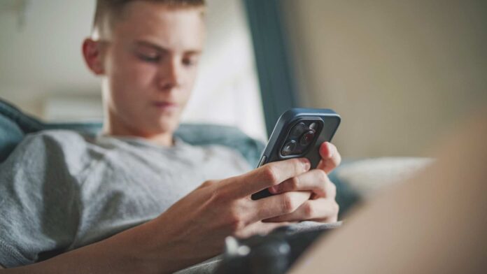 Caso histórico avalia se redes sociais causaram vício em jovens