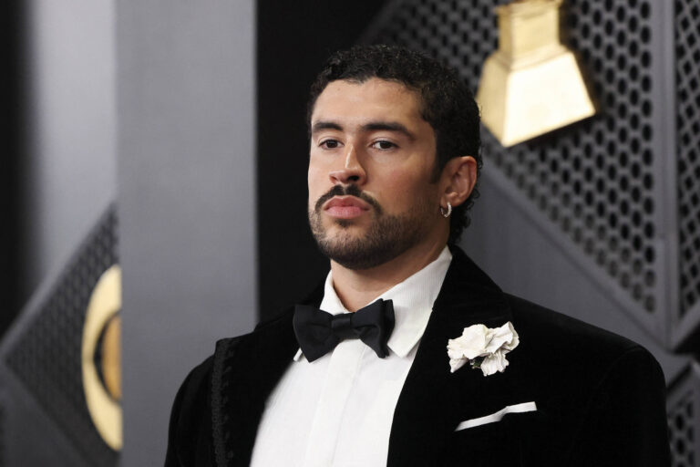 Grammy: Bad Bunny dedica maior prêmio a imigrantes - 02/02/2026 - Ilustrada