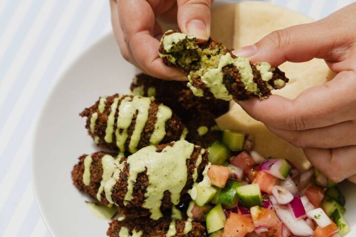 Restaurante: Sová, de comida judaica, inaugura em SP - 03/02/2026 Restaurante: Sová, de comida judaica, inaugura em SP - 03/02/2026 - Restaurantes