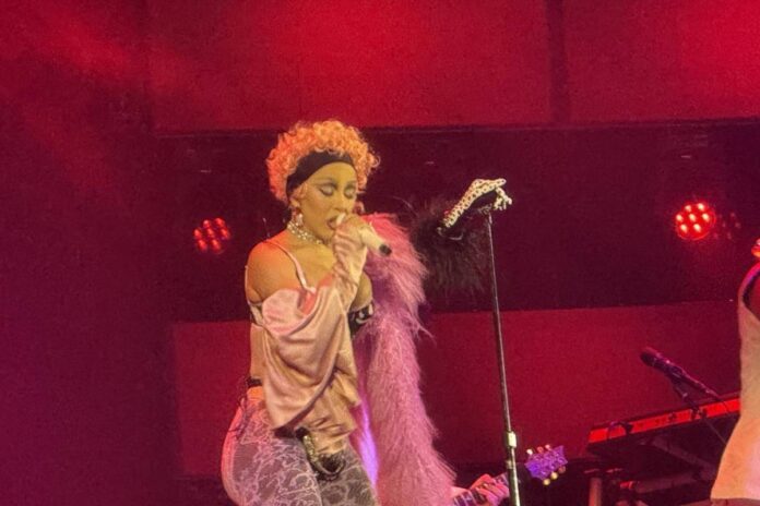 Doja Cat canta sobre sexo e paixão em show em São Paulo - 06/02/2026 - Ilustrada