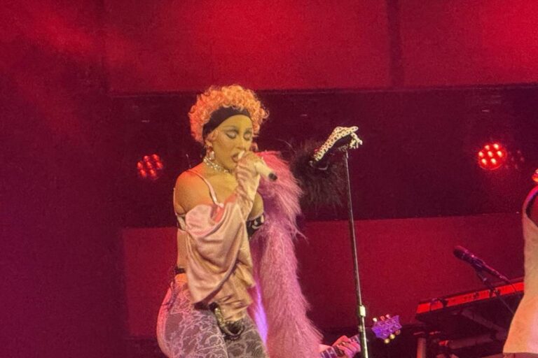 Doja Cat canta sobre sexo e paixão em show em São Paulo - 06/02/2026 - Ilustrada