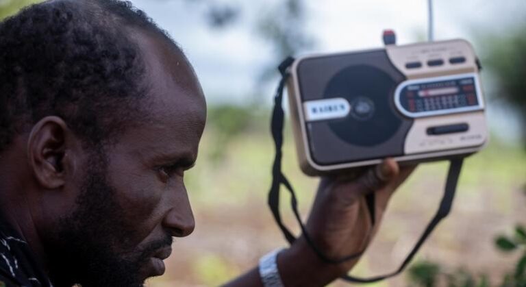 Rádio é vital para atuar em tempestades como o ciclone Gezani em Moçambique