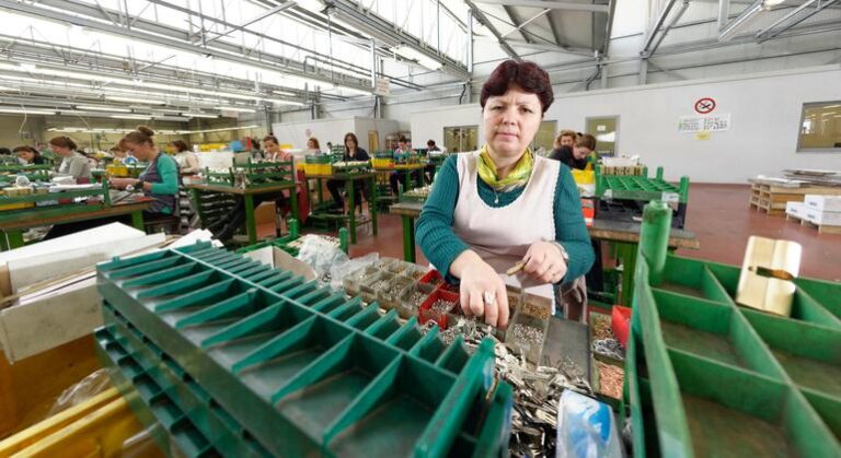 Leis de igualdade econômica para mulheres são aplicadas pela metade