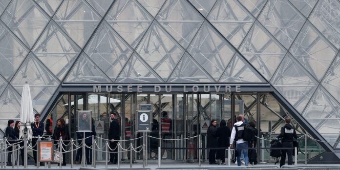 Vazamento de água atinge galeria do Louvre; Mona Lisa não foi afetada
