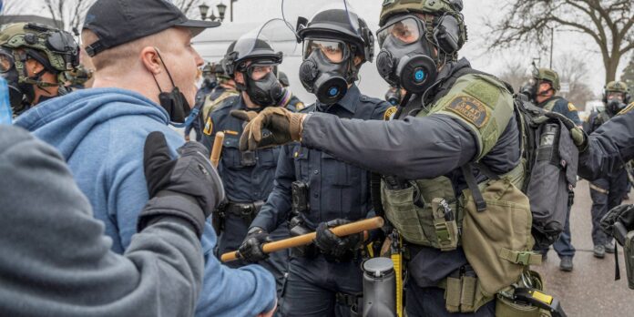 Governo Trump anuncia retirada de agentes do ICE de Minnesota