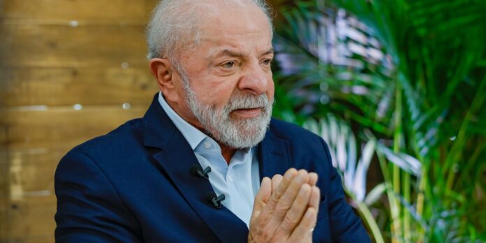 Lula pede mobilização contra "indústria de contar mentiras" Lula pede mobilização contra "indústria de contar mentiras"