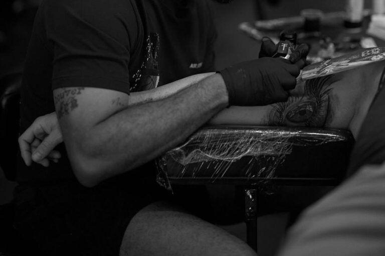 Disciplina, método e escala redefinem a sustentabilidade de carreiras autorais na economia criativa