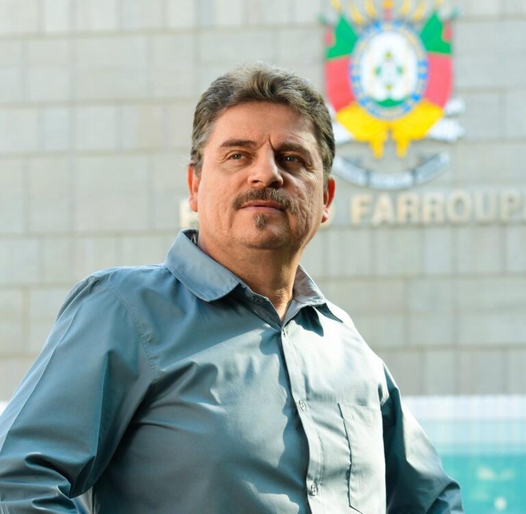 Livro sobre bastidores legislativos ganha destaque ao propor método prático para profissionalizar gabinetes