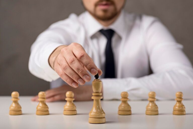 Liderança estratégica exige visão sistêmica e capacidade de execução em ambientes complexos