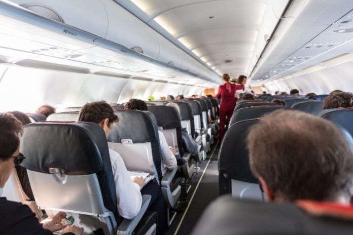 Transporte - aviação - avião viagens passageiros comissários de bordo