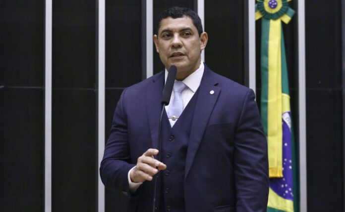 Deputado Coronel Ulysses (União-AC) fala no Plenário da Câmara dos Deputados