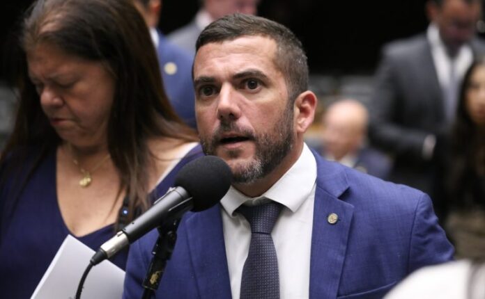 Projeto propõe corte de gastos públicos para compensar isenções fiscais Discussão e votação de propostas legislativas. Dep. Carlos Jordy (PL - RJ)