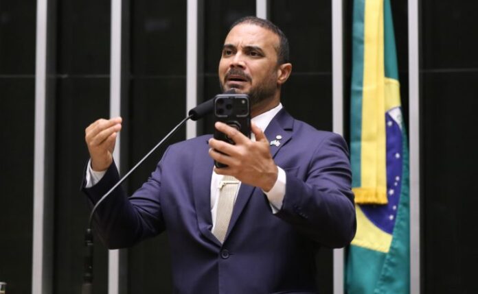 Projeto agrava pena para motorista com placa de veículo violada Discussão e votação de propostas legislativas. Dep. Capitão Alden (PL - BA)