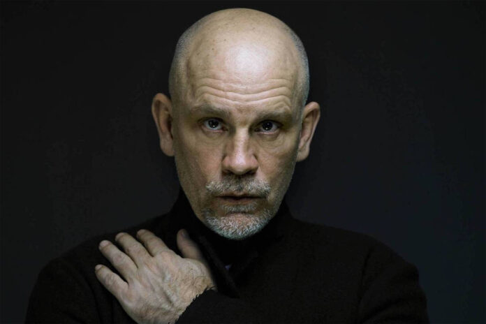 John Malkovich fez do mundo seu papel ao abordar lutas - 18/03/2026 - Ilustrada