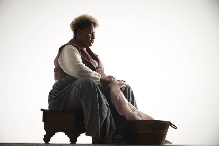 Peça encena júri feminino para refletir sobre maternidade - 29/03/2026 - Ilustrada