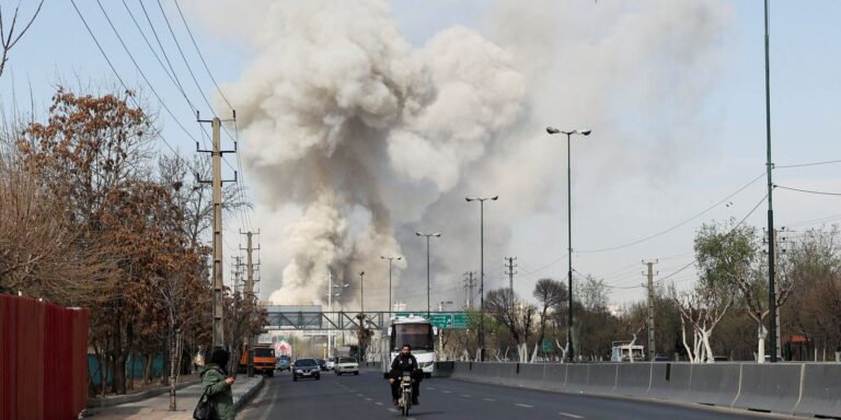 Capital do Irã, Teerã sofre dia de intensos bombardeios